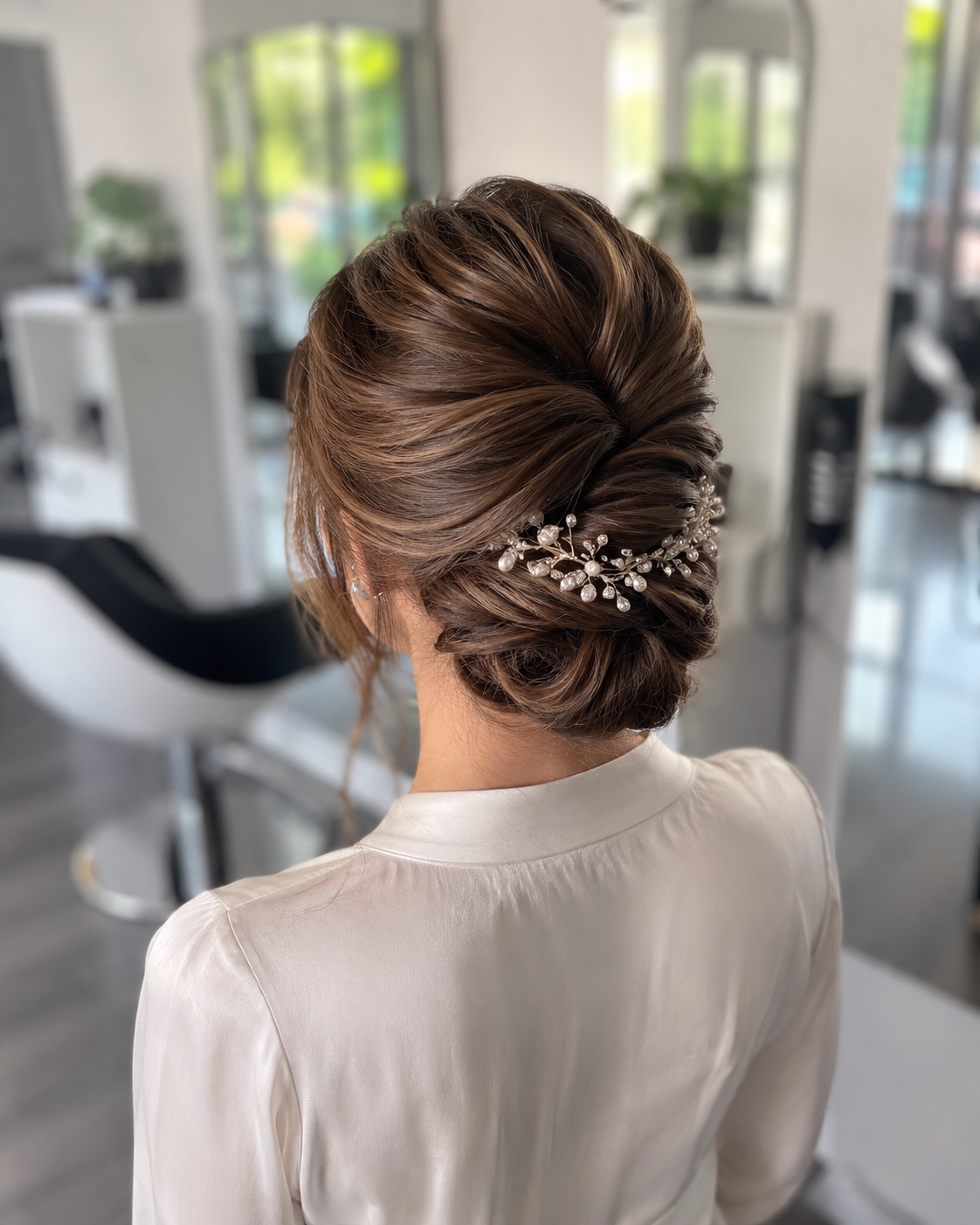 Elegante Hochsteckfrisur mit Haarschmuck